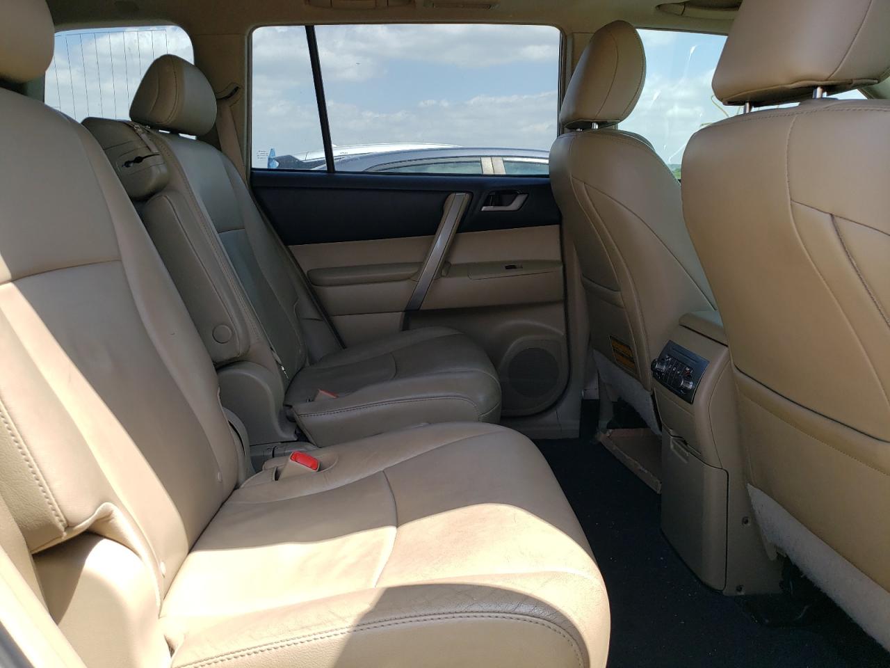 Photo 6 from auction – 2012 TOYOTA HIGHLANDER with VIN 5TDZK3EH3CS051544