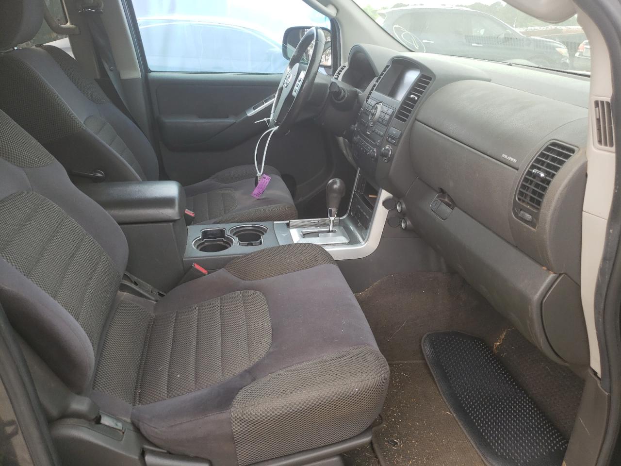 Photo 5 from auction – 2010 NISSAN PATHFINDER with VIN 5N1AR1NN0AC601067