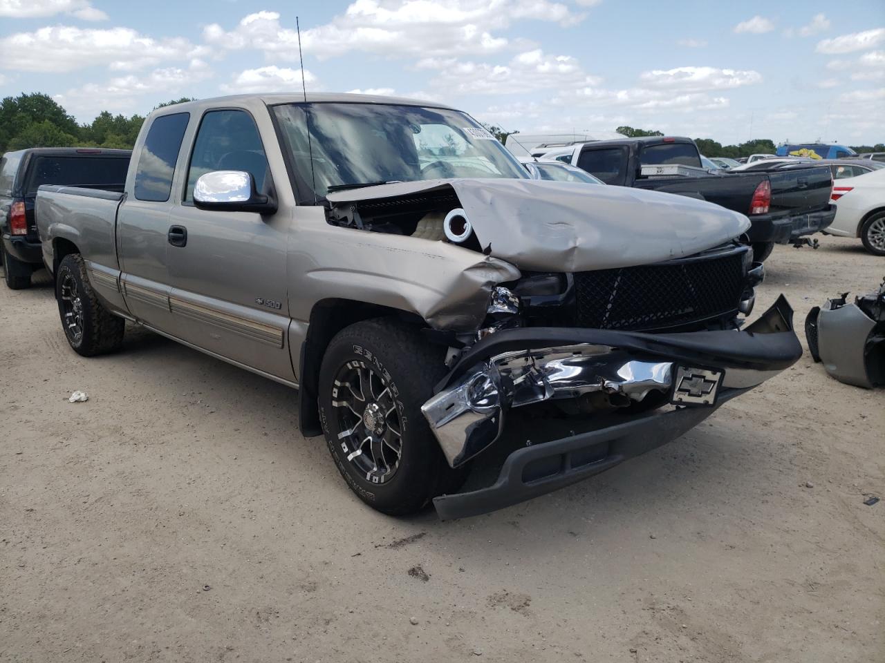 CHEVROLET SILVERADO 1999 with VIN 1GCEC19T6XZ132296 - Photo from auction
