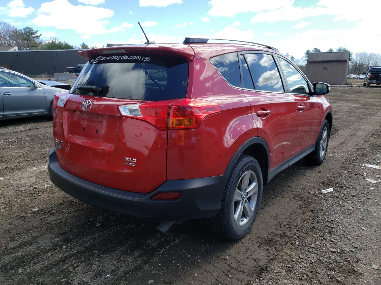 Photo 4 from auction – 2015 TOYOTA RAV4 XLE with VIN JTMRFREVXFJ047201