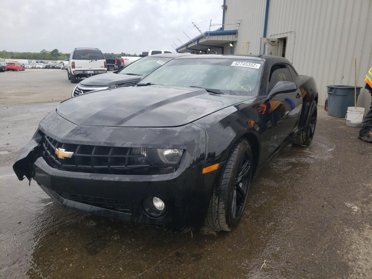 Photo 2 from auction – 2013 CHEVROLET CAMARO LT with VIN 2G1FB1E32D9115748