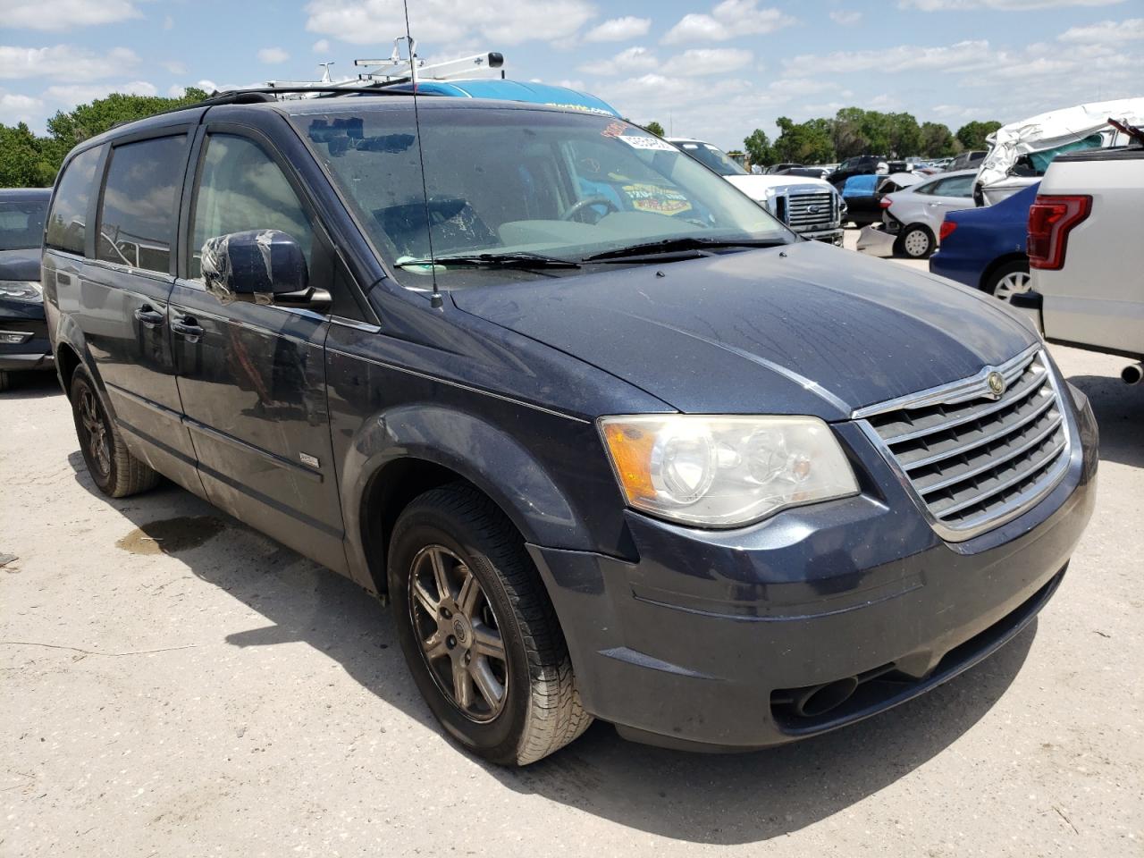 CHRYSLER TOWN & COU 2008 with VIN 2A8HR54P98R821704 - Photo from auction