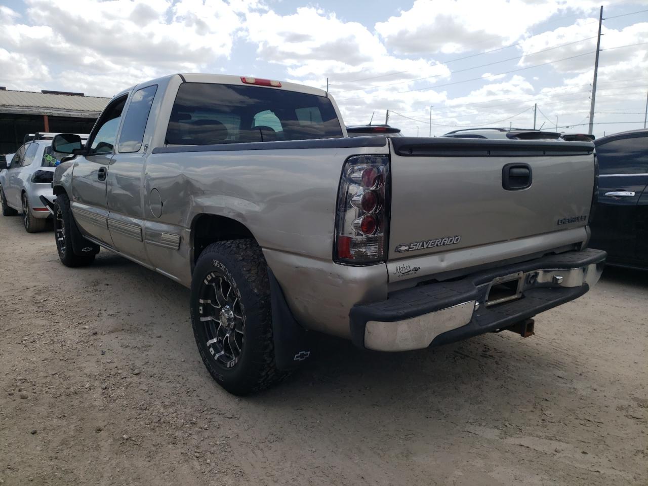 Photo 3 from auction – 1999 CHEVROLET SILVERADO with VIN 1GCEC19T6XZ132296