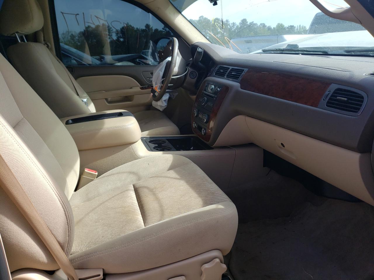 Photo 5 from auction – 2011 CHEVROLET TAHOE C150 with VIN 1GNSCAE03BR165691
