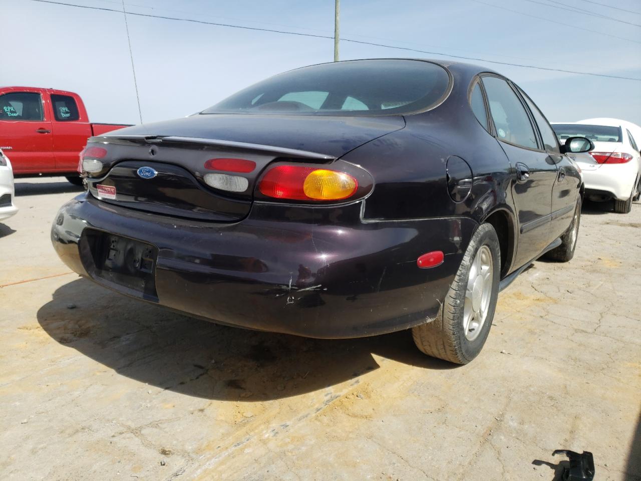 Photo 4 from auction – 1996 FORD TAURUS GL with VIN 1FALP52U4TA124928