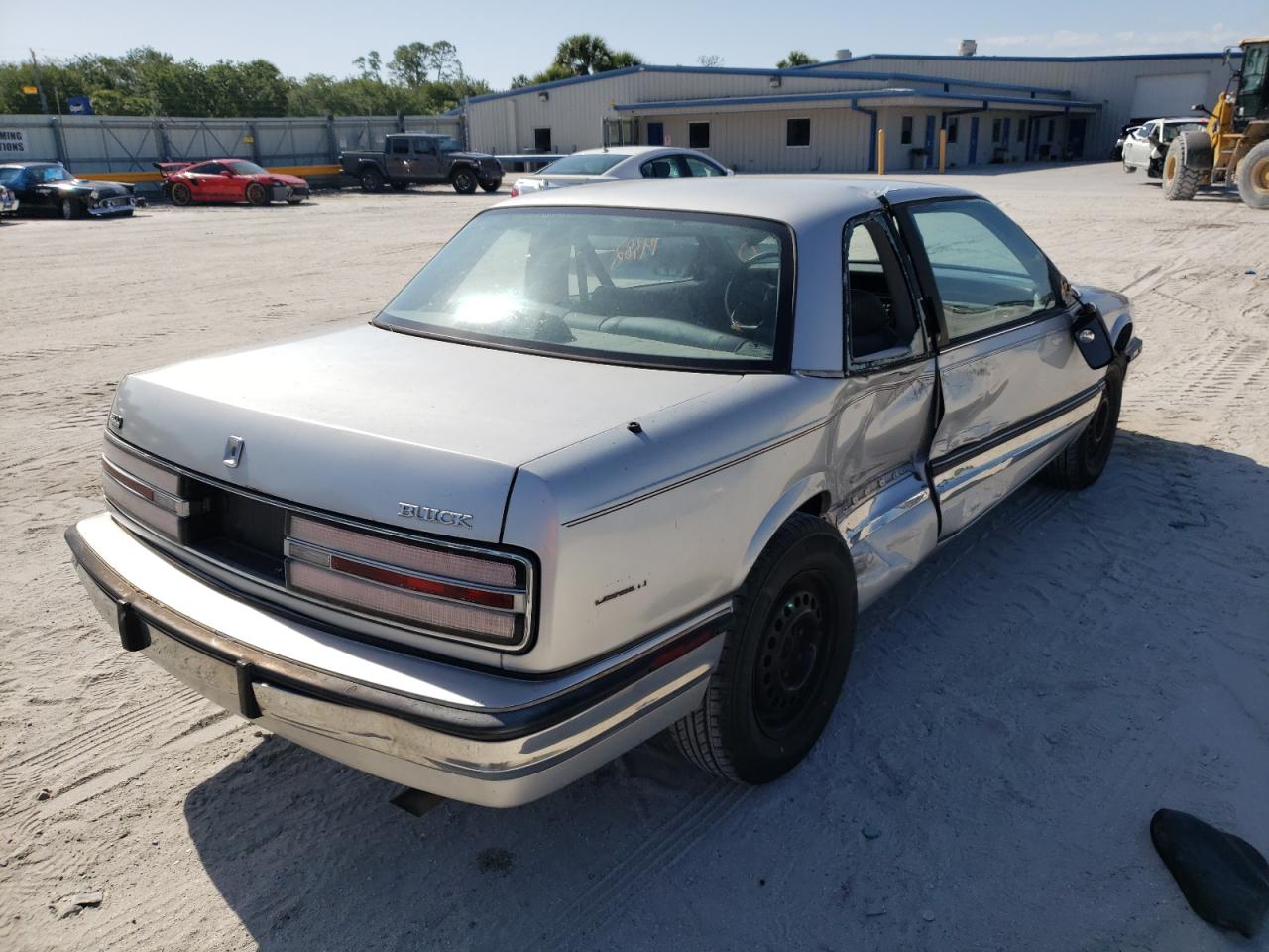 Photo 4 from auction – 1993 BUICK REGAL LIMI with VIN 2G4WD14L3P1474303