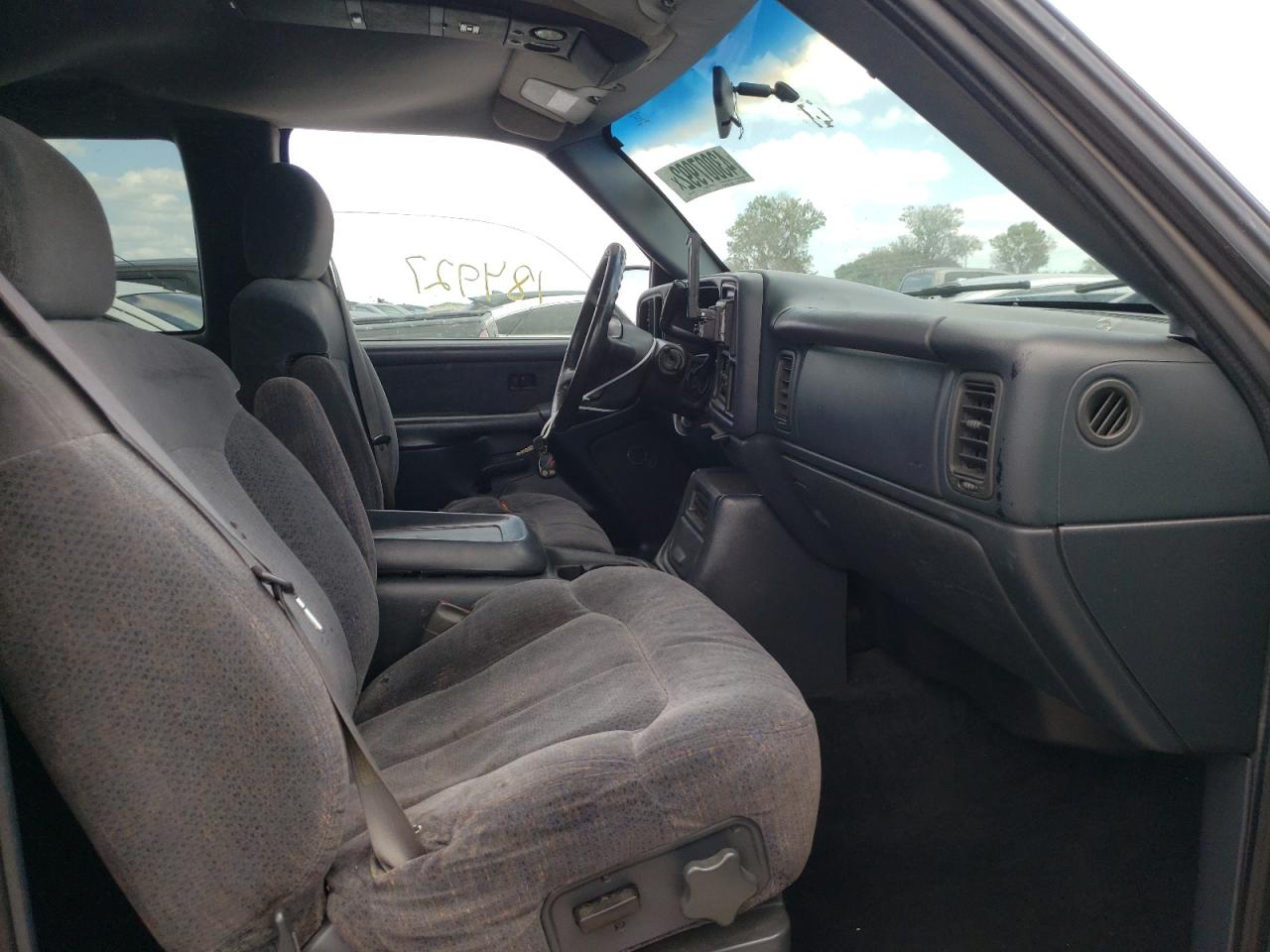 Photo 5 from auction – 1999 CHEVROLET SILVERADO with VIN 1GCEC19T6XZ132296