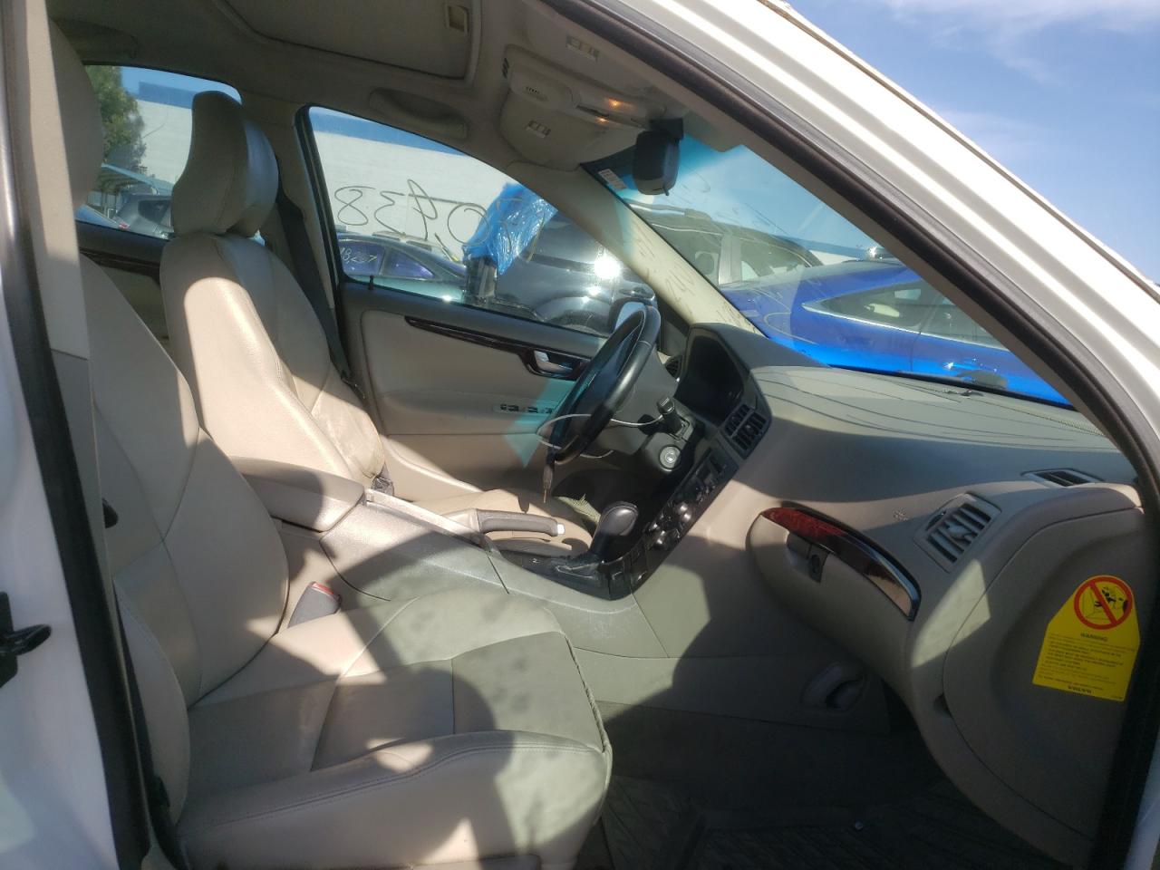 Photo 5 from auction – 2004 VOLVO S60 2.5T with VIN YV1RS59V542399120