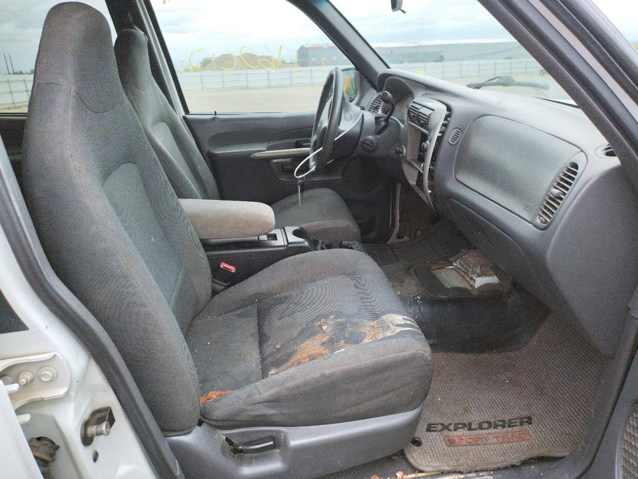Photo 5 from auction – 2002 FORD EXPLORER S with VIN 1FMZU67E22UC02748