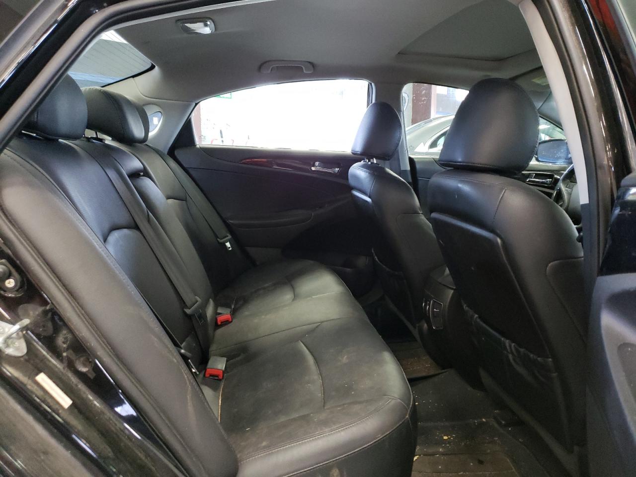Photo 6 from auction – 2011 HYUNDAI SONATA SE with VIN 5NPEC4AC3BH002926