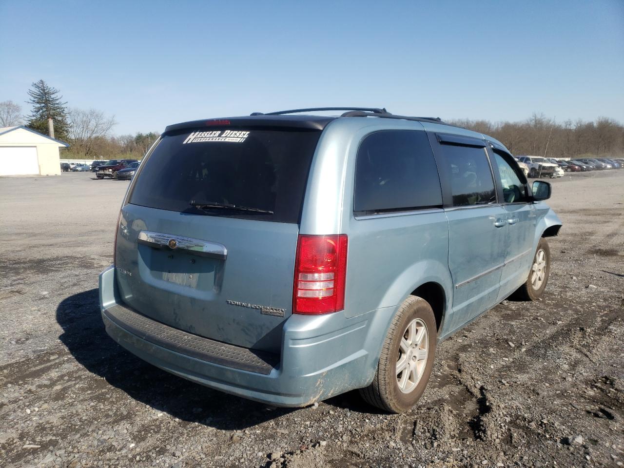 Photo 4 from auction – 2010 CHRYSLER TOWN & COU with VIN 2A4RR8D14AR481015