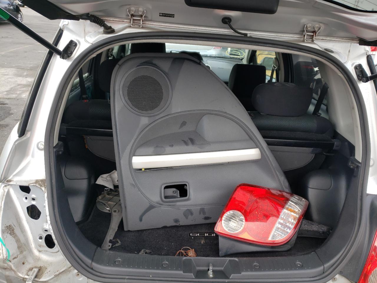 Photo 9 from auction – 2006 TOYOTA SCION XA with VIN JTKKT624265000296