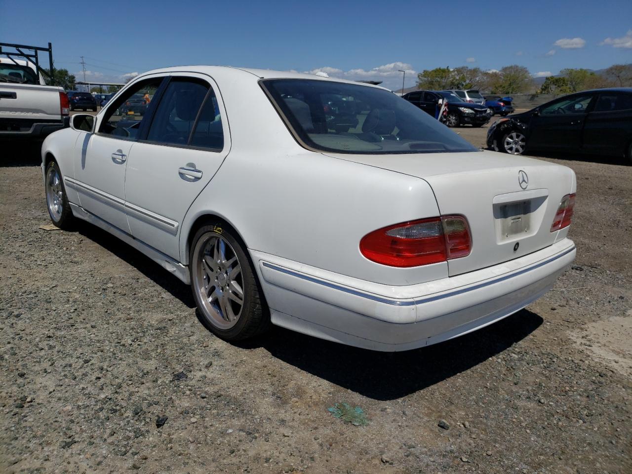 Photo 3 from auction – 2001 MERCEDES-BENZ E 320 with VIN WDBJF65J51B202733