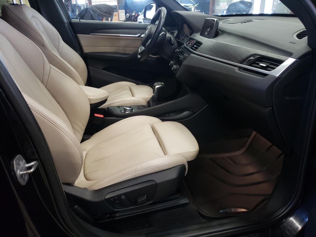 Photo 5 from auction – 2018 BMW X1 XDRIVE2 with VIN WBXHT3C35J5F92197