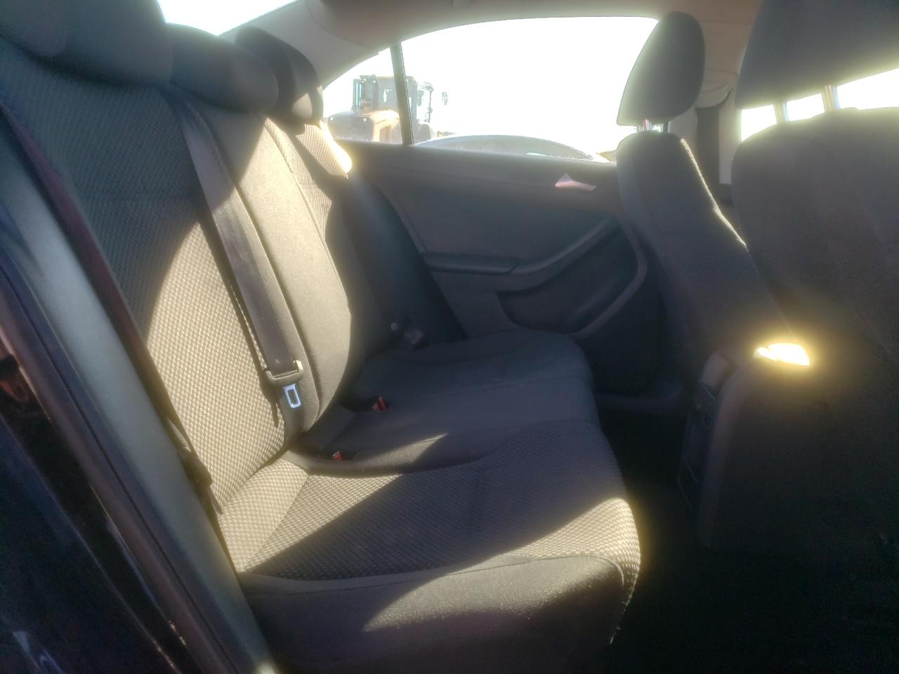 Photo 6 from auction – 2014 VOLKSWAGEN JETTA BASE with VIN 3VW2K7AJ9EM399396