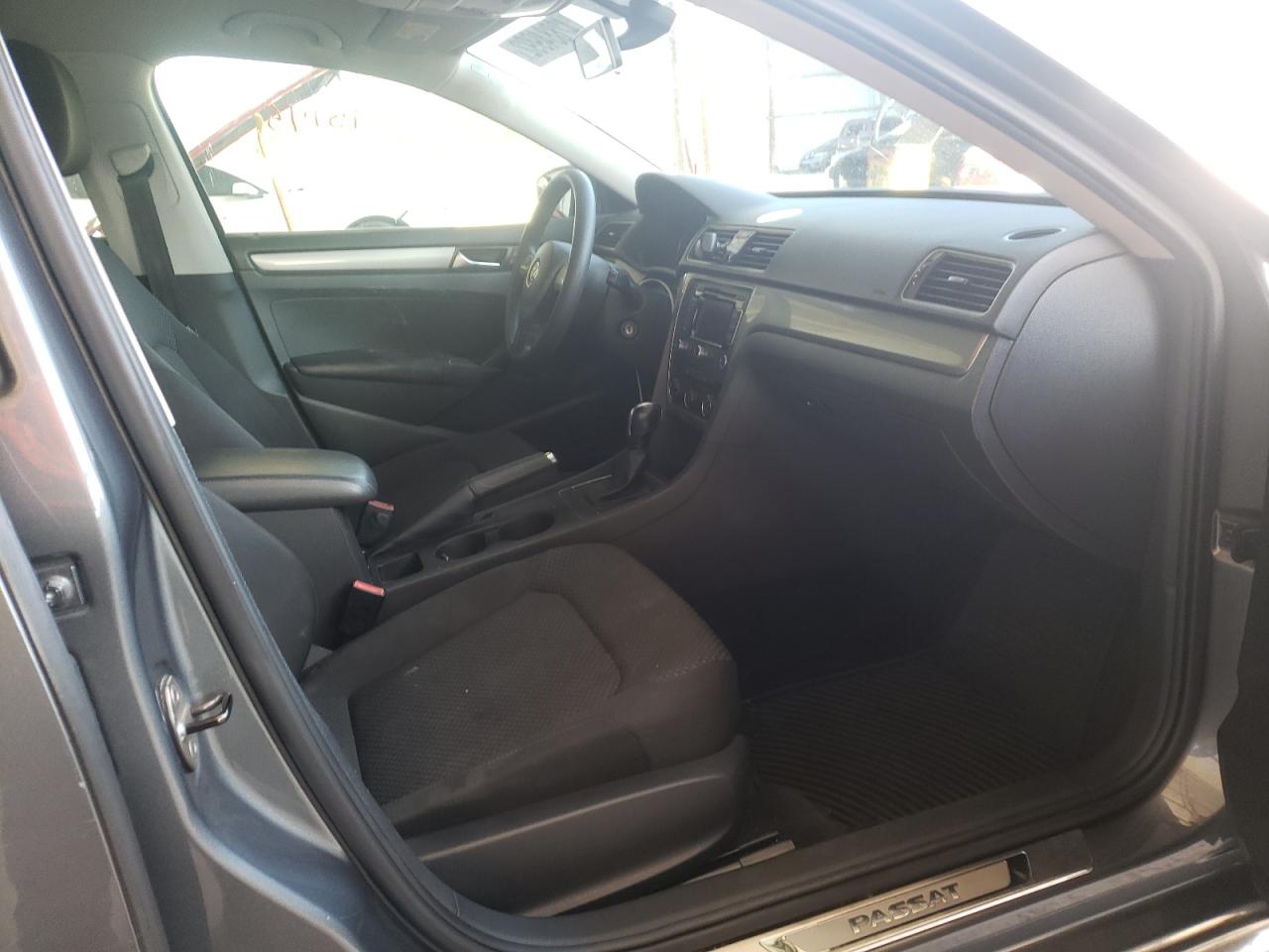 Photo 5 from auction – 2014 VOLKSWAGEN PASSAT S with VIN 1VWAP7A32EC026748