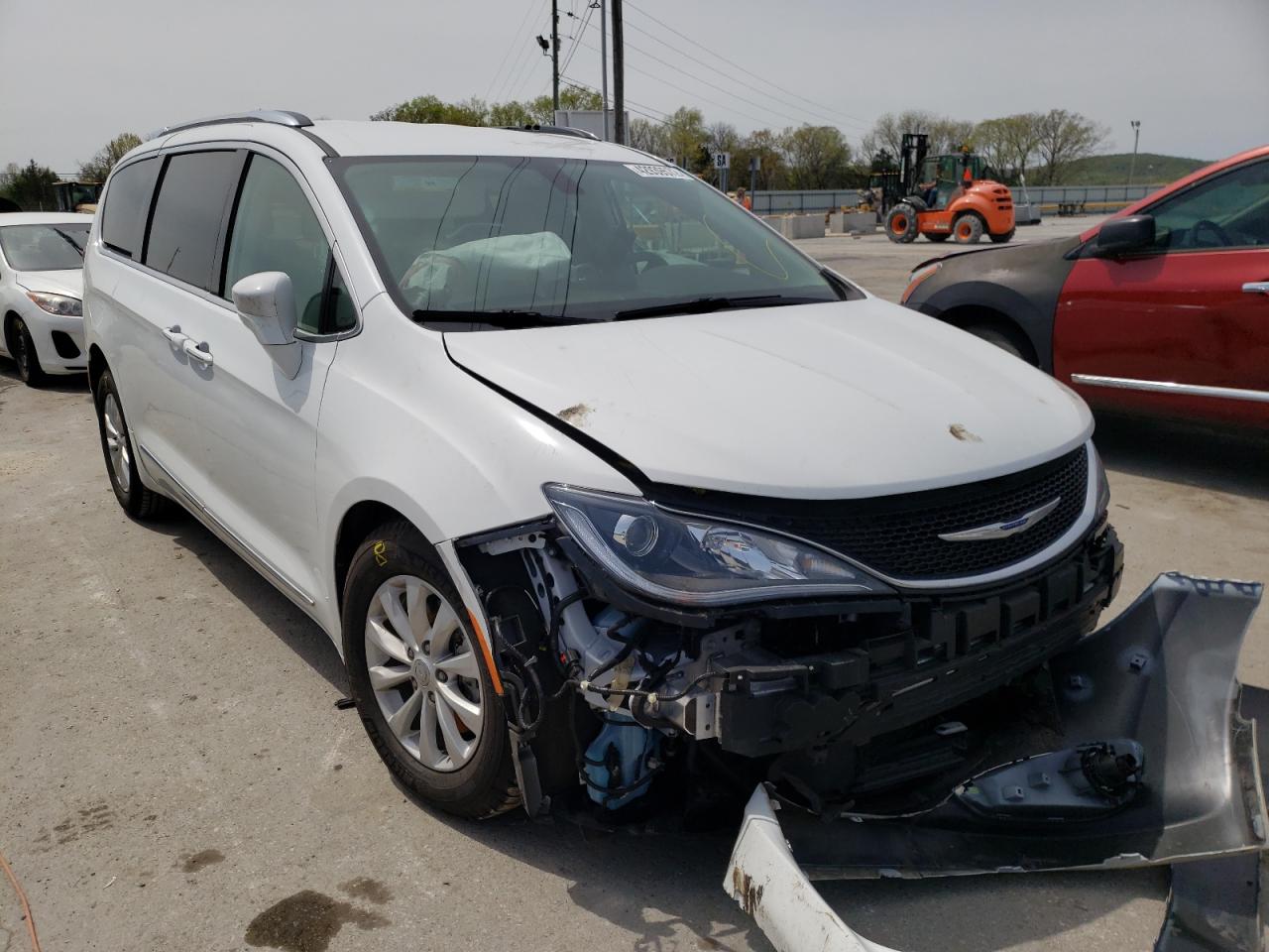 CHRYSLER PACIFICA T 2019 with VIN 2C4RC1BG5KR597282 - Photo from auction