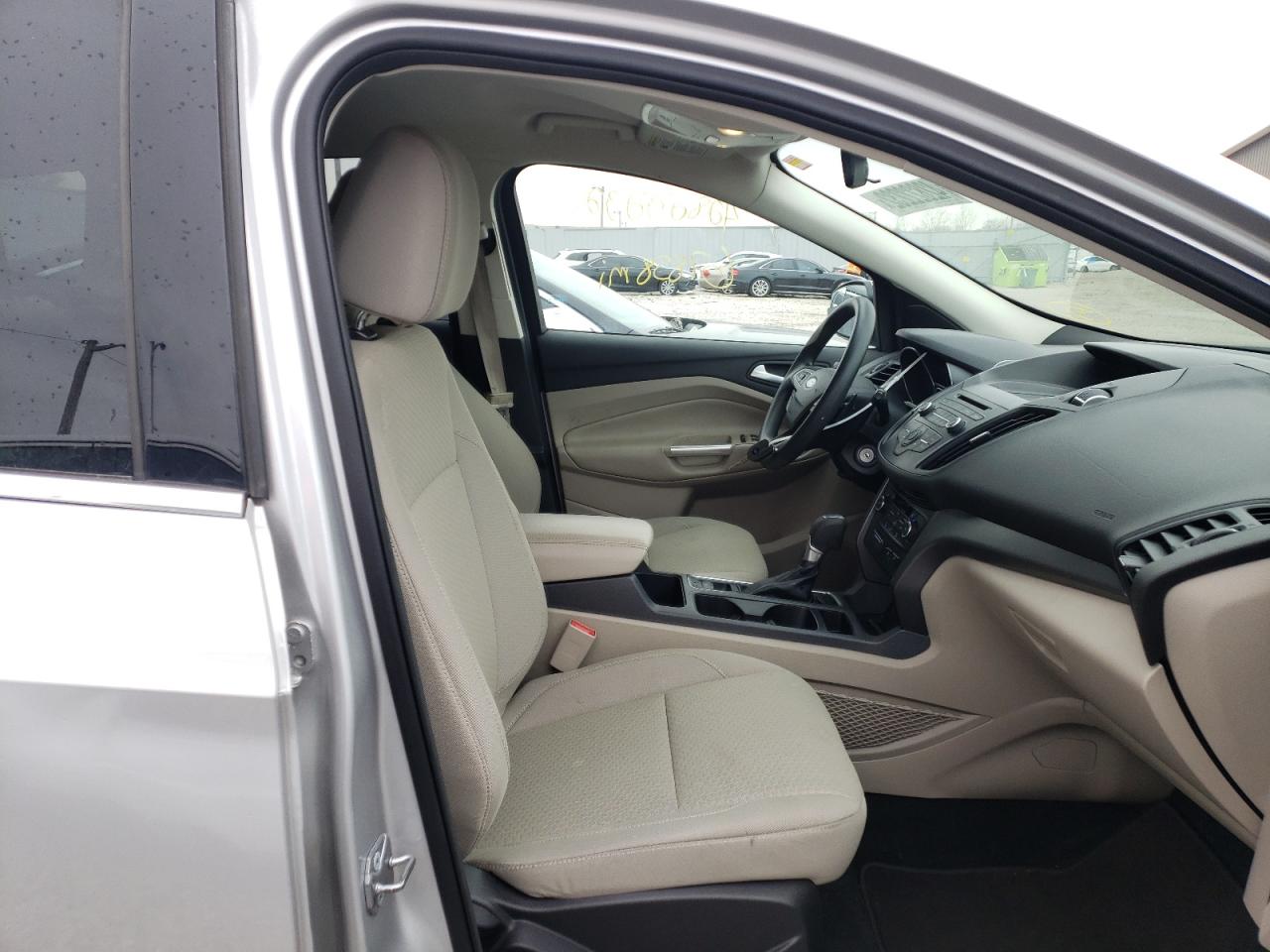 Photo 5 from auction – 2017 FORD ESCAPE SE with VIN 1FMCU9GD9HUB03366