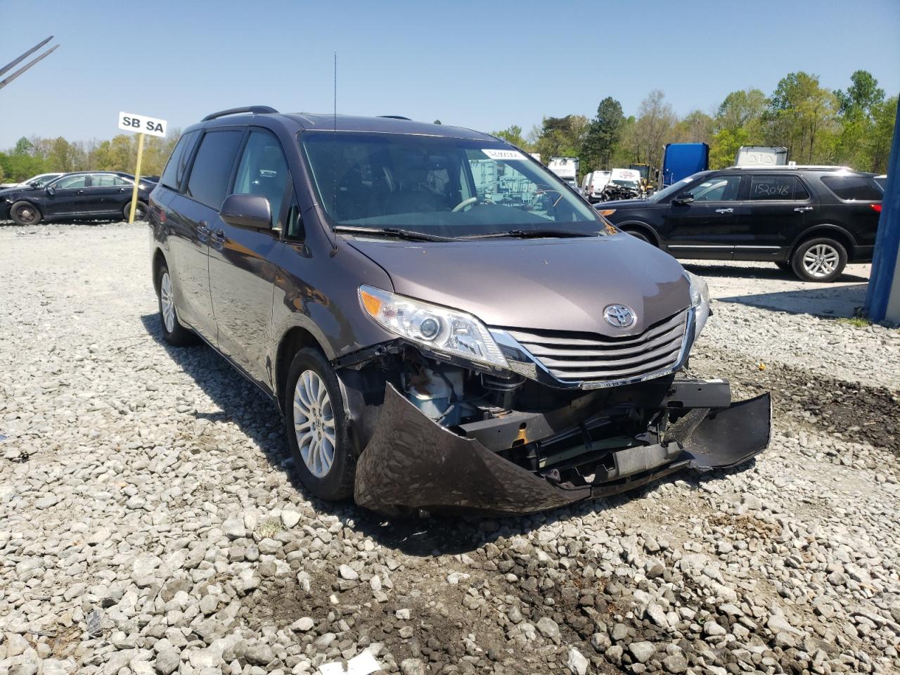 Photo 1 from auction – 2013 TOYOTA SIENNA XLE with VIN 5TDYK3DC1DS404835