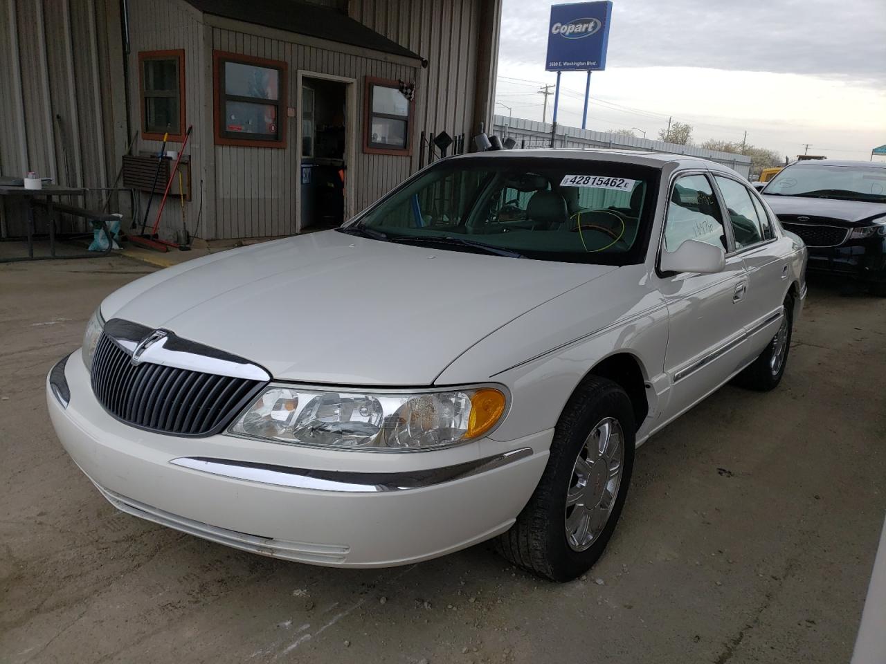 Zdjęcie 2 z aukcji – 2002 LINCOLN CONTINENTA z VIN 1LNHM97V32Y676598