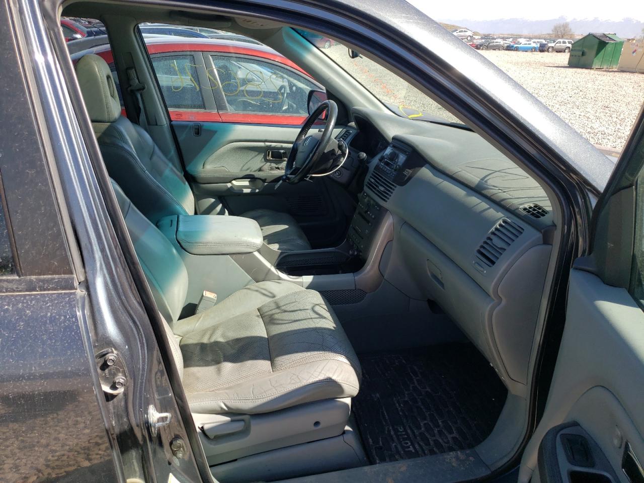 Photo 5 from auction – 2005 HONDA PILOT EXL with VIN 2HKYF18685H543042