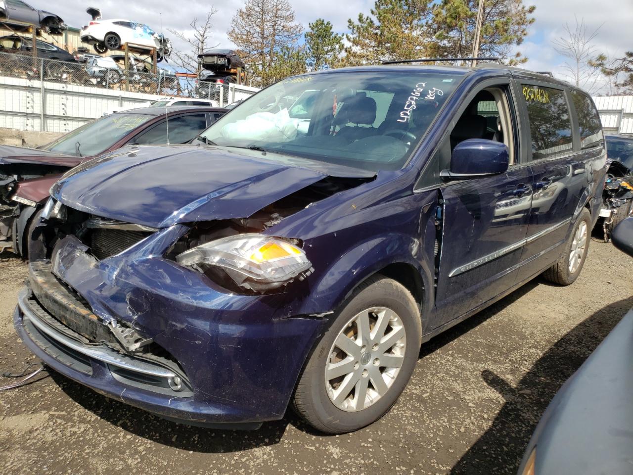 Photo 2 from auction – 2014 CHRYSLER TOWN & COU with VIN 2C4RC1BG1ER455256