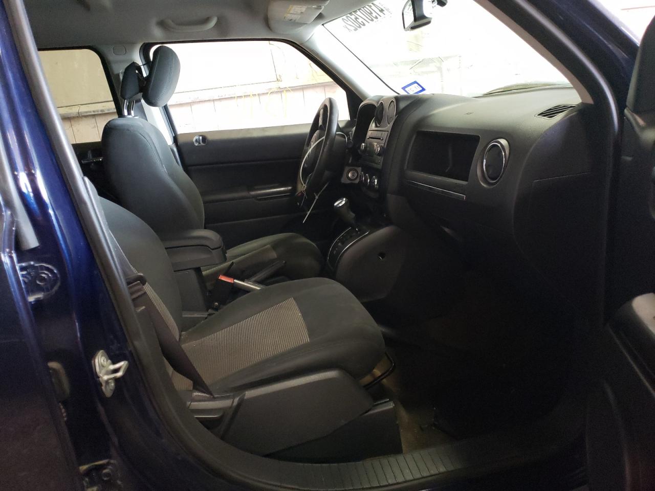 Photo 5 from auction – 2017 JEEP PATRIOT SP with VIN 1C4NJPBA0HD148932