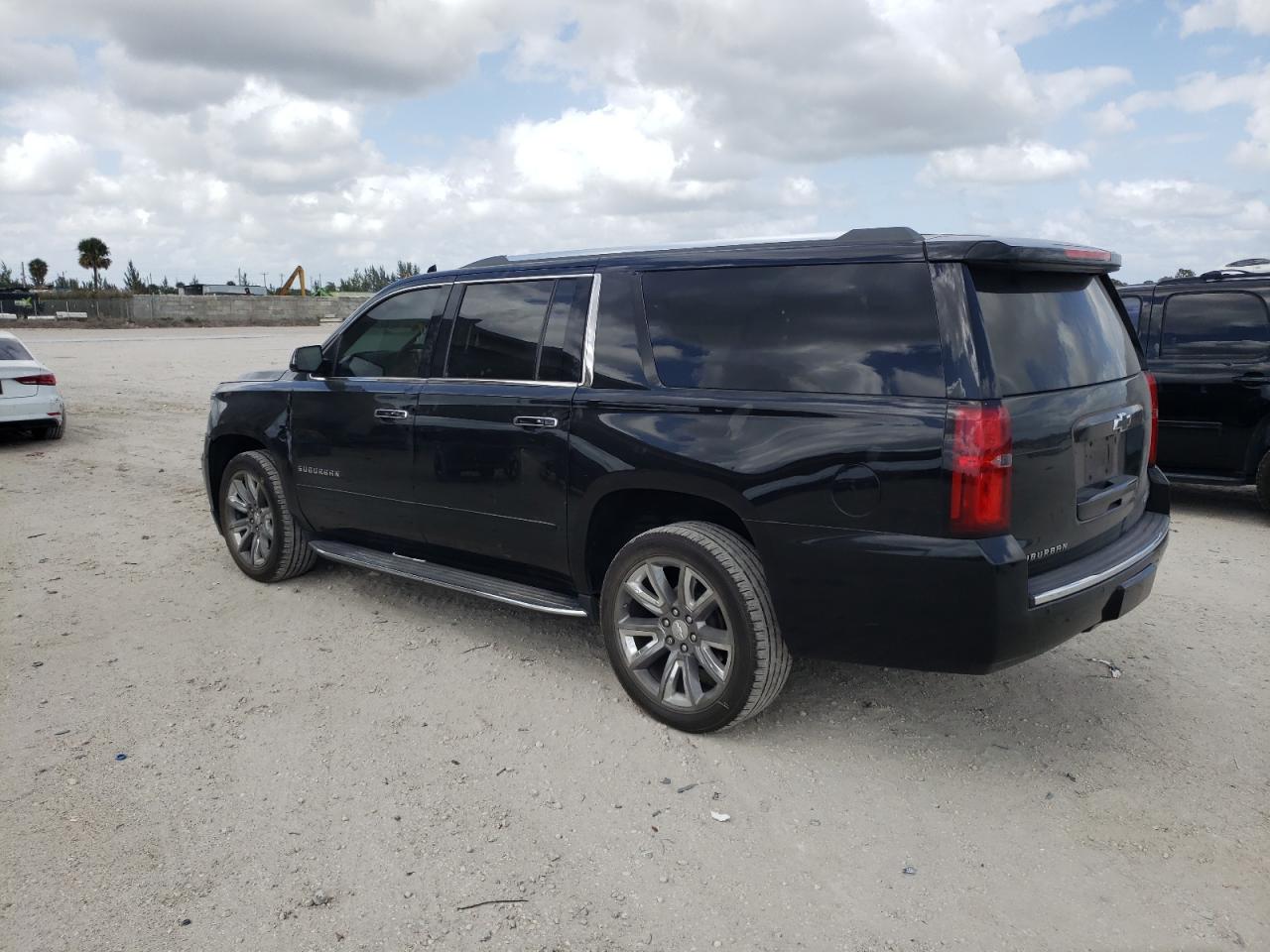 Photo 3 from auction – 2017 CHEVROLET SUBURBAN C with VIN 1GNSCJKC7HR379798