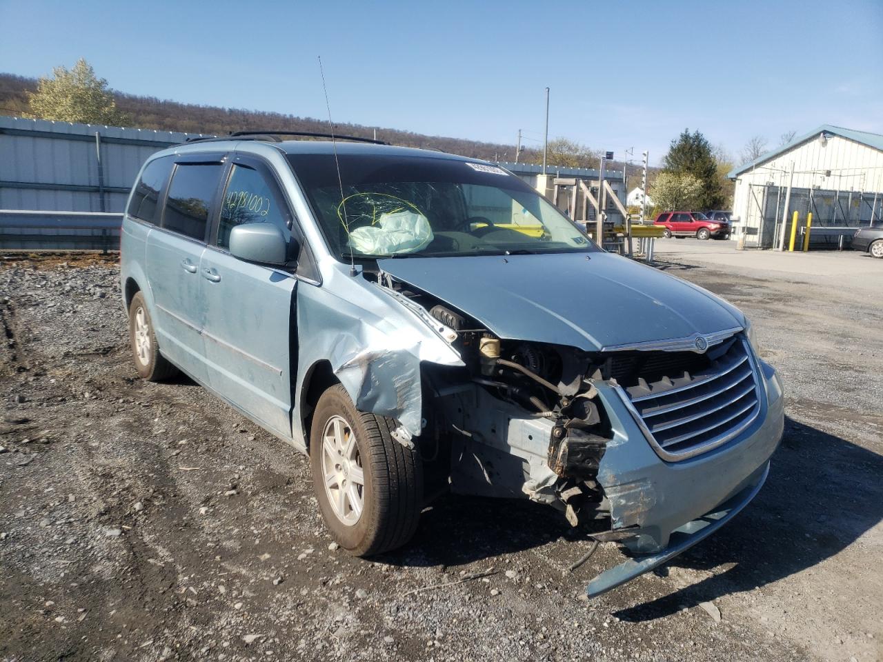 Photo 1 from auction – 2010 CHRYSLER TOWN & COU with VIN 2A4RR8D14AR481015