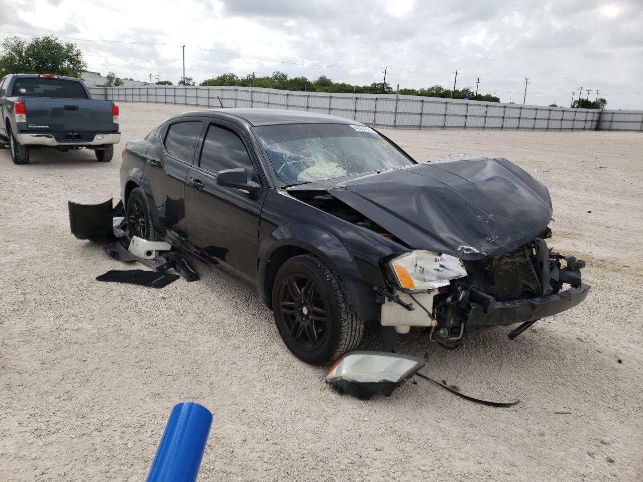 DODGE AVENGER SE 2013 con VIN 1C3CDZAB4DN614312 - Foto de la subasta
