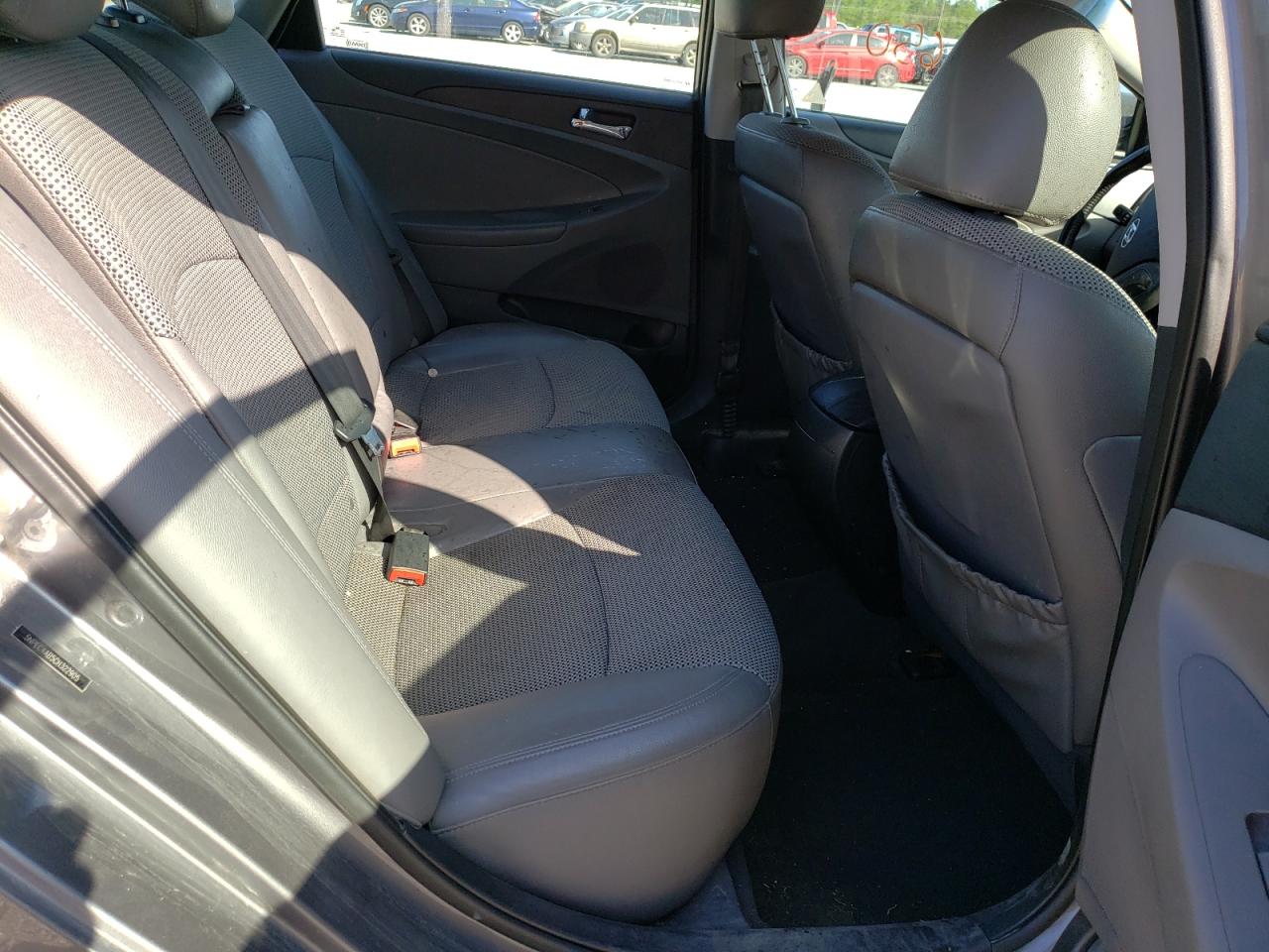 Photo 6 from auction – 2012 HYUNDAI SONATA SE with VIN 5NPEC4AB5CH322905
