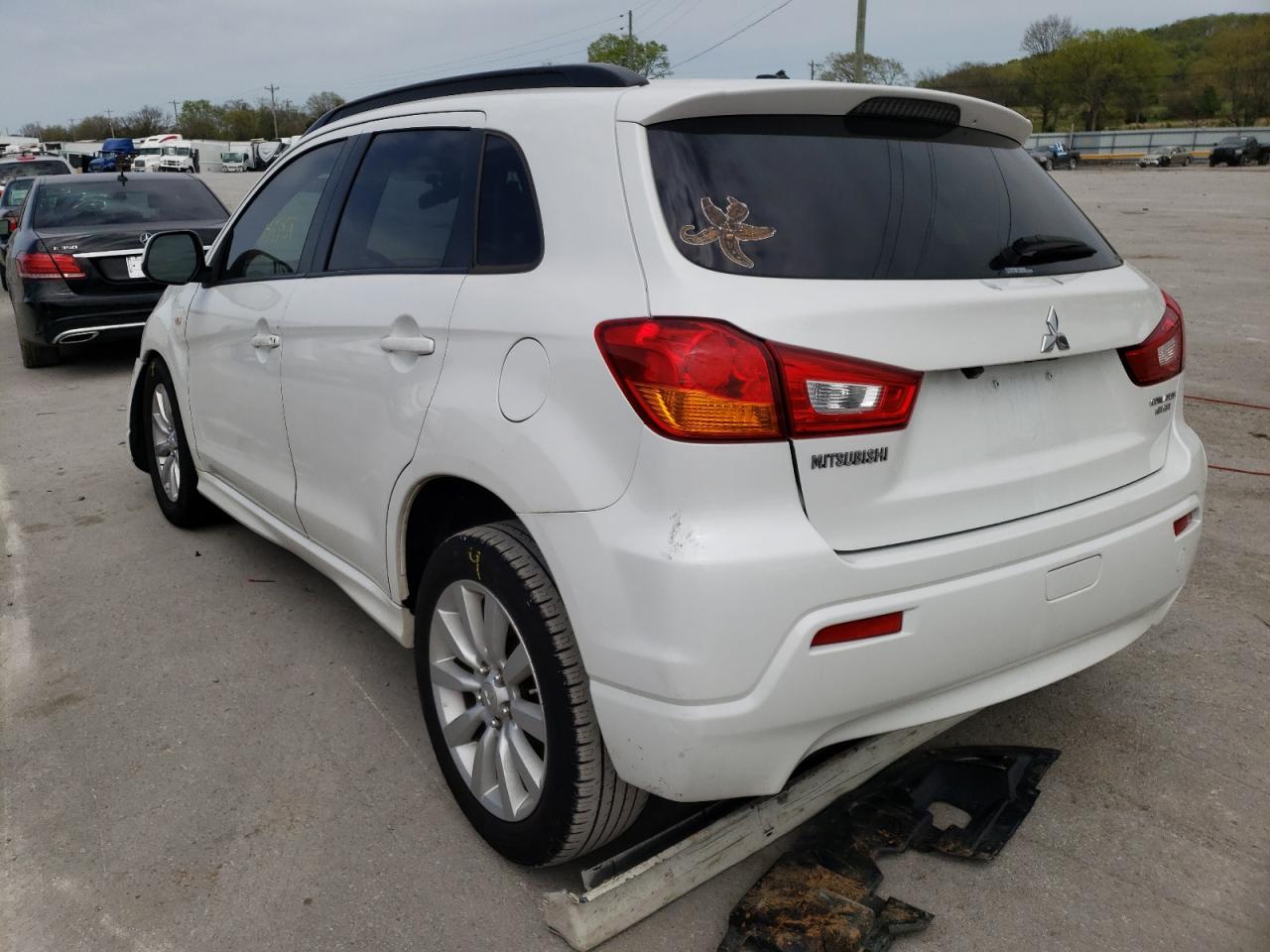 Photo 3 from auction – 2011 MITSUBISHI OUTLANDER with VIN JA4AR4AU7BZ010083