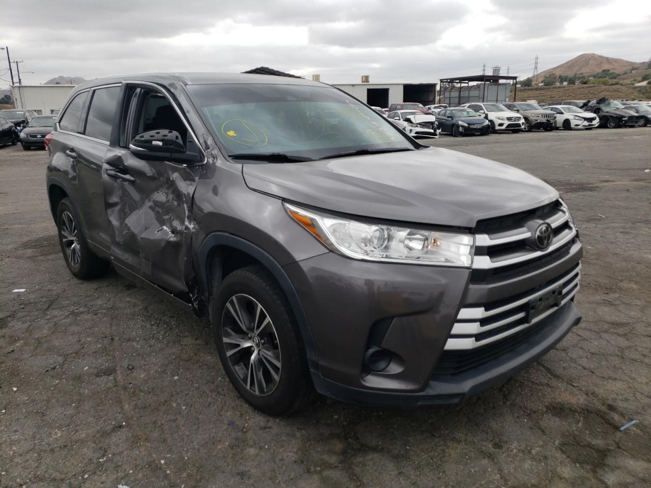 TOYOTA HIGHLANDER 2018 with VIN 5TDZZRFH6JS258472 - Photo from auction