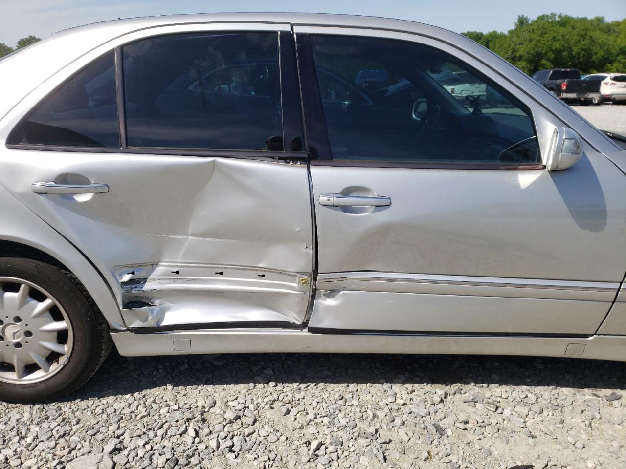 Photo 9 from auction – 2001 MERCEDES-BENZ E 320 with VIN WDBJF65J71B337597