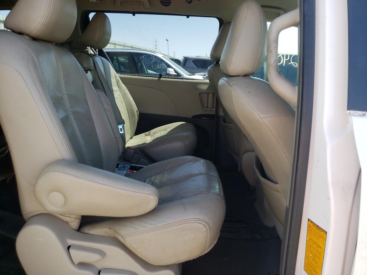Photo 6 from auction – 2011 TOYOTA SIENNA LE with VIN 5TDKK3DC2BS043358