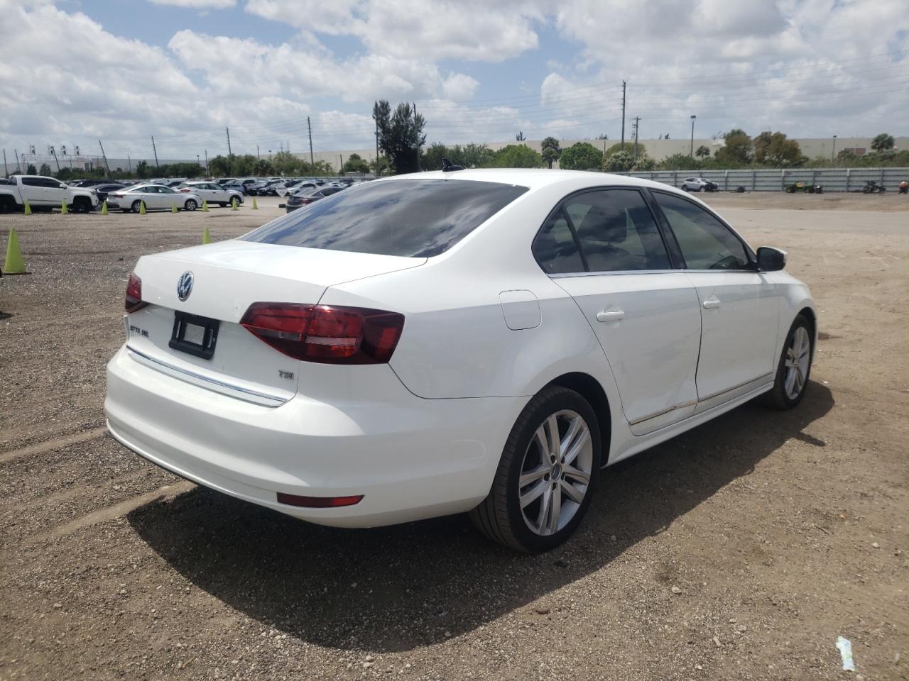 Photo 4 from auction – 2017 VOLKSWAGEN JETTA SEL with VIN 3VWL17AJ4HM276231