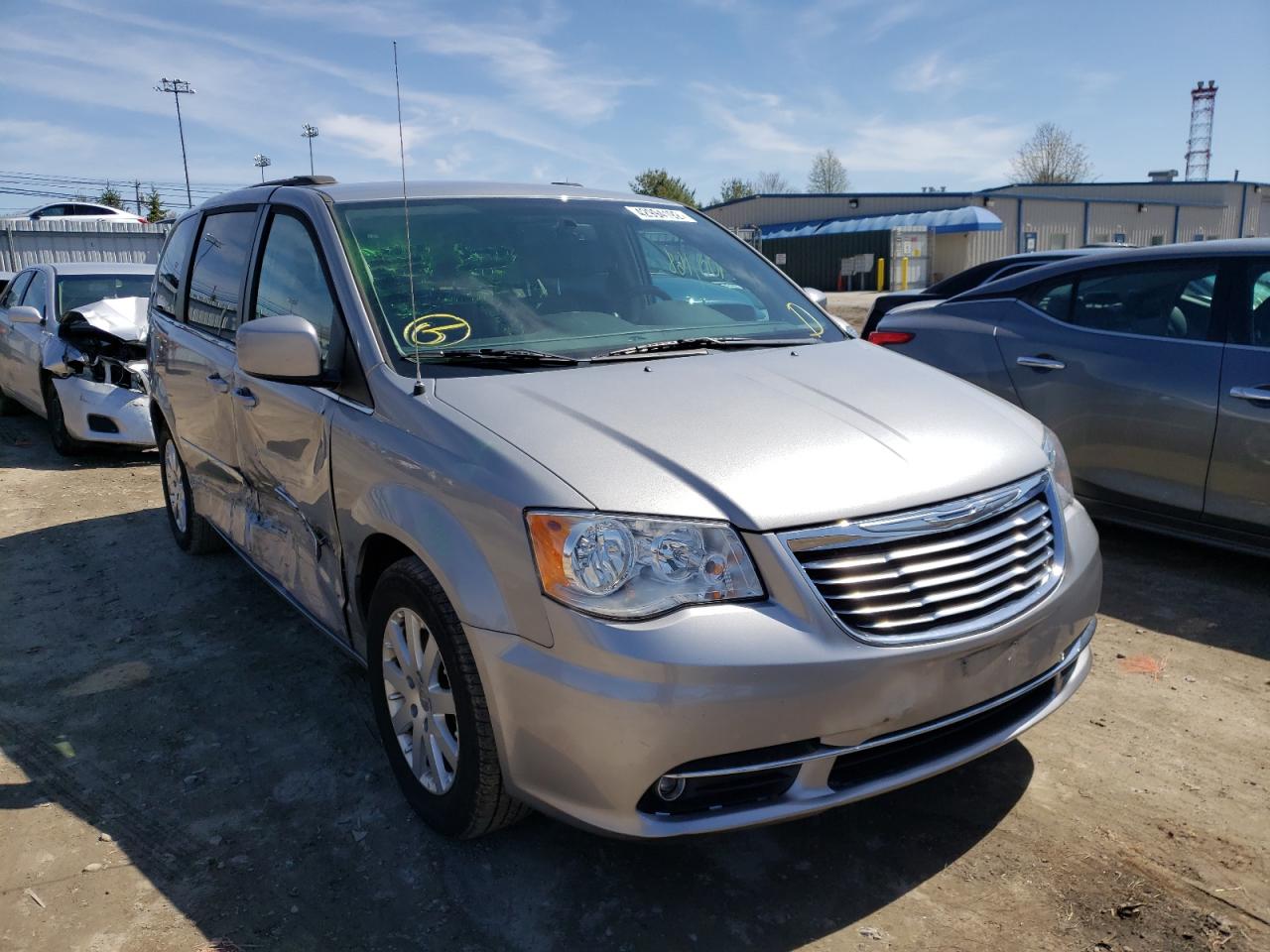 CHRYSLER TOWN & COU 2015 with VIN 2C4RC1BG7FR626609 - Photo from auction
