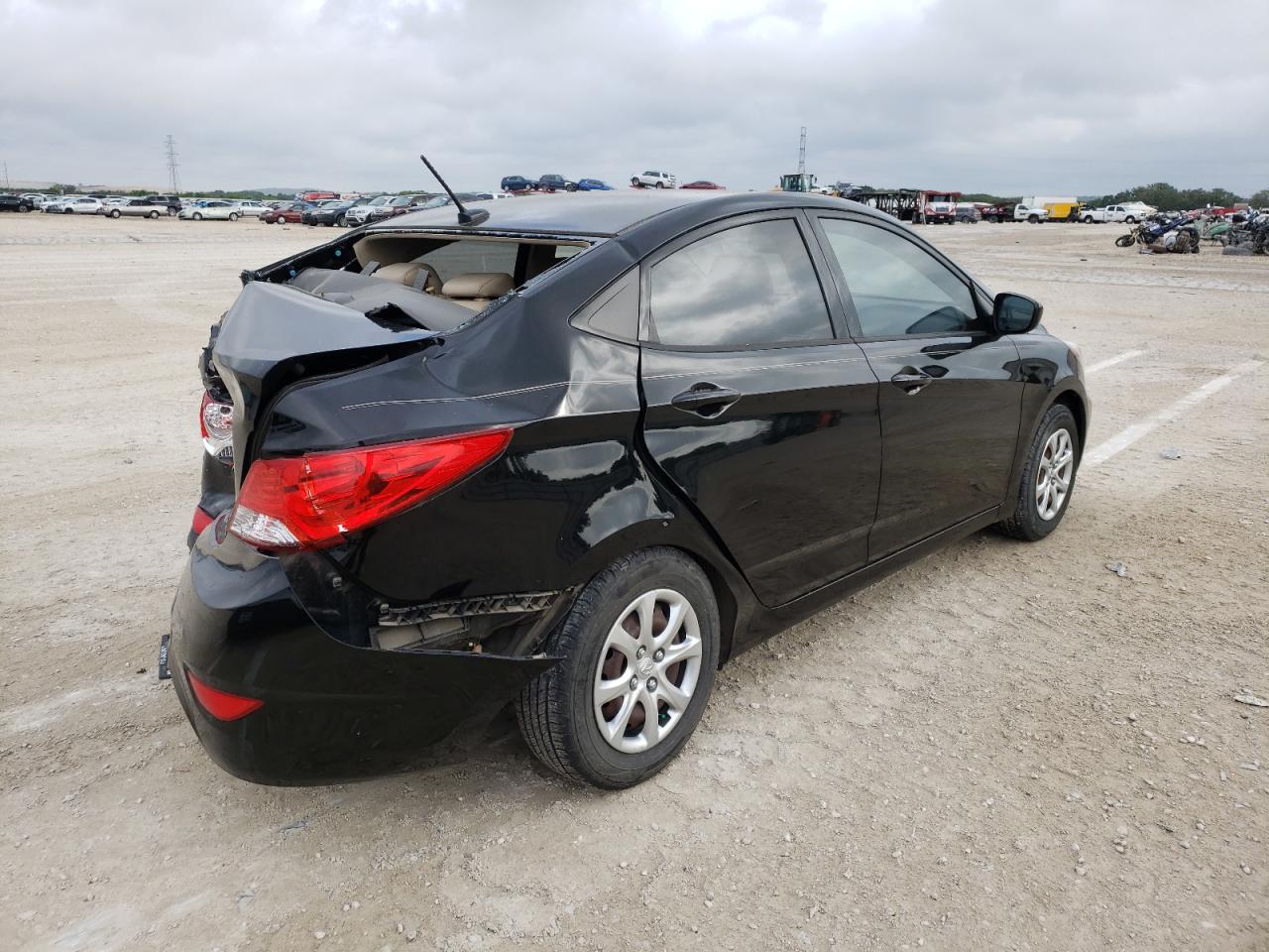 Photo 4 from auction – 2013 HYUNDAI ACCENT GLS with VIN KMHCT4AE5DU561746