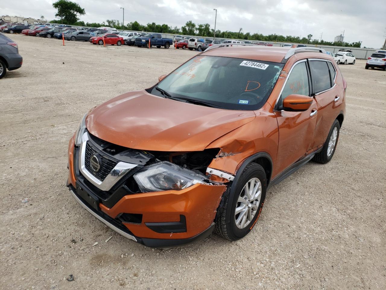 Photo 2 from auction – 2019 NISSAN ROGUE S with VIN 5N1AT2MT5KC703974
