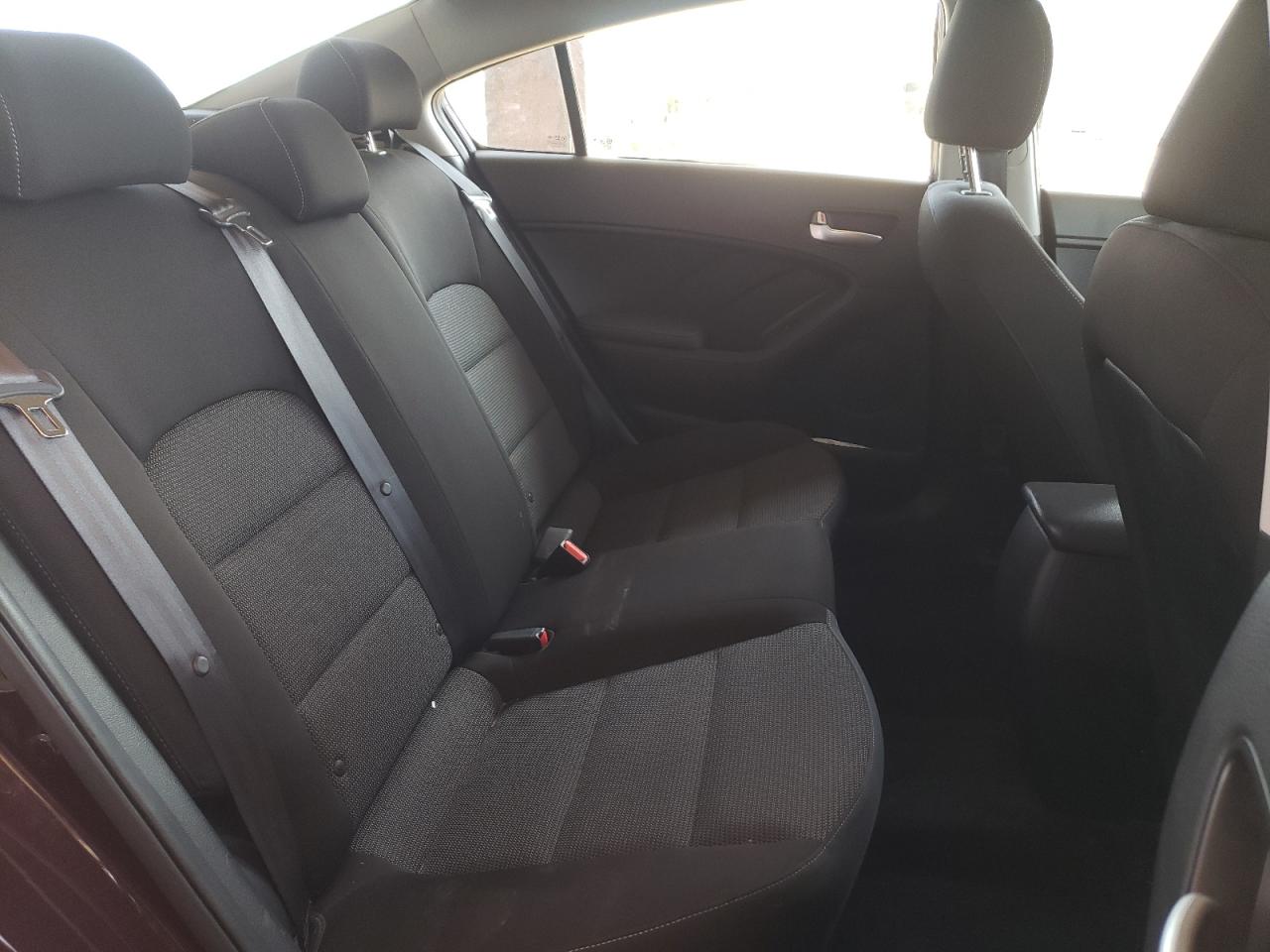 Photo 6 from auction – 2017 KIA FORTE LX with VIN 3KPFK4A75HE133203