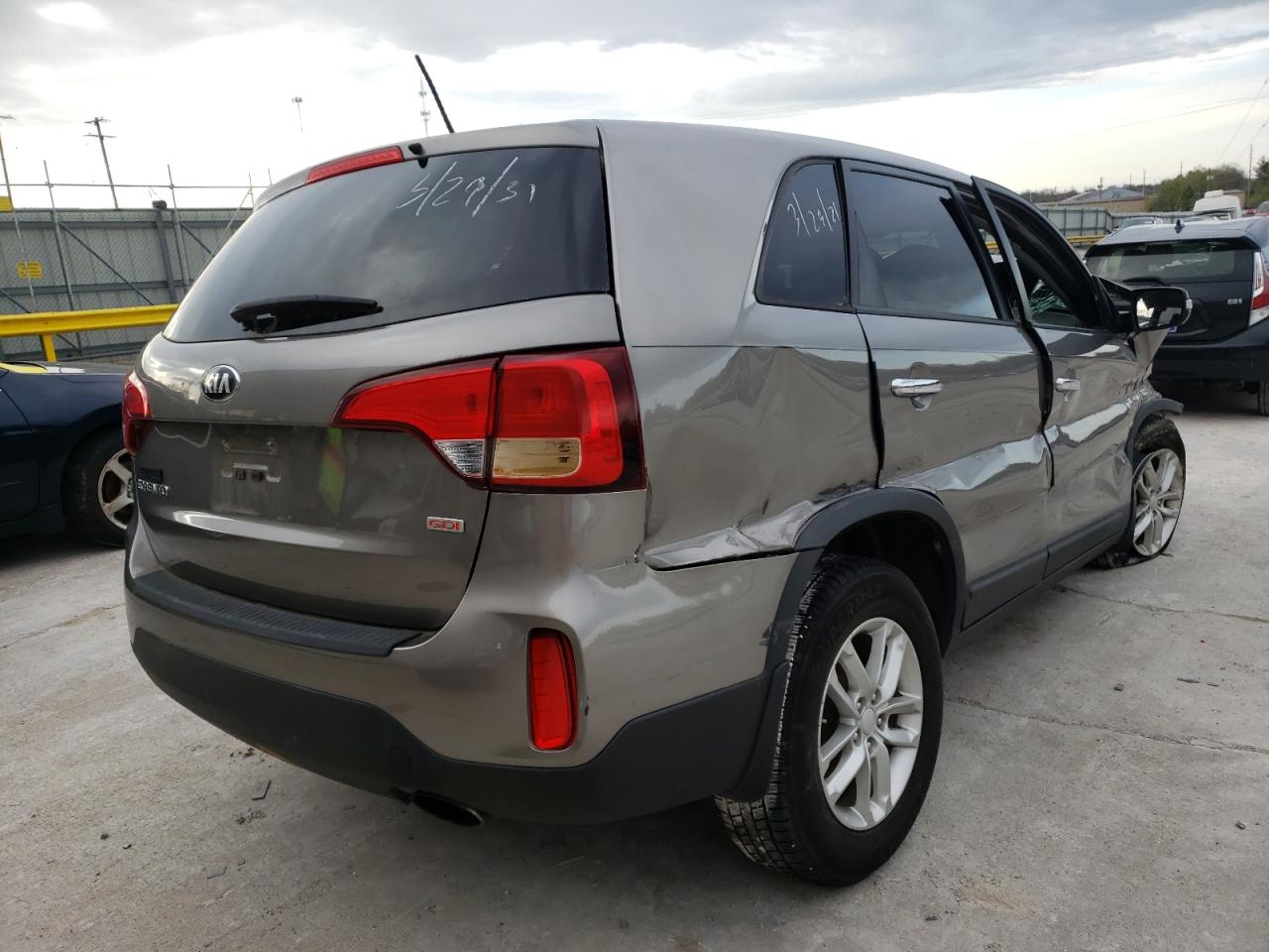 Photo 4 from auction – 2015 KIA SORENTO LX with VIN 5XYKT3A67FG631397