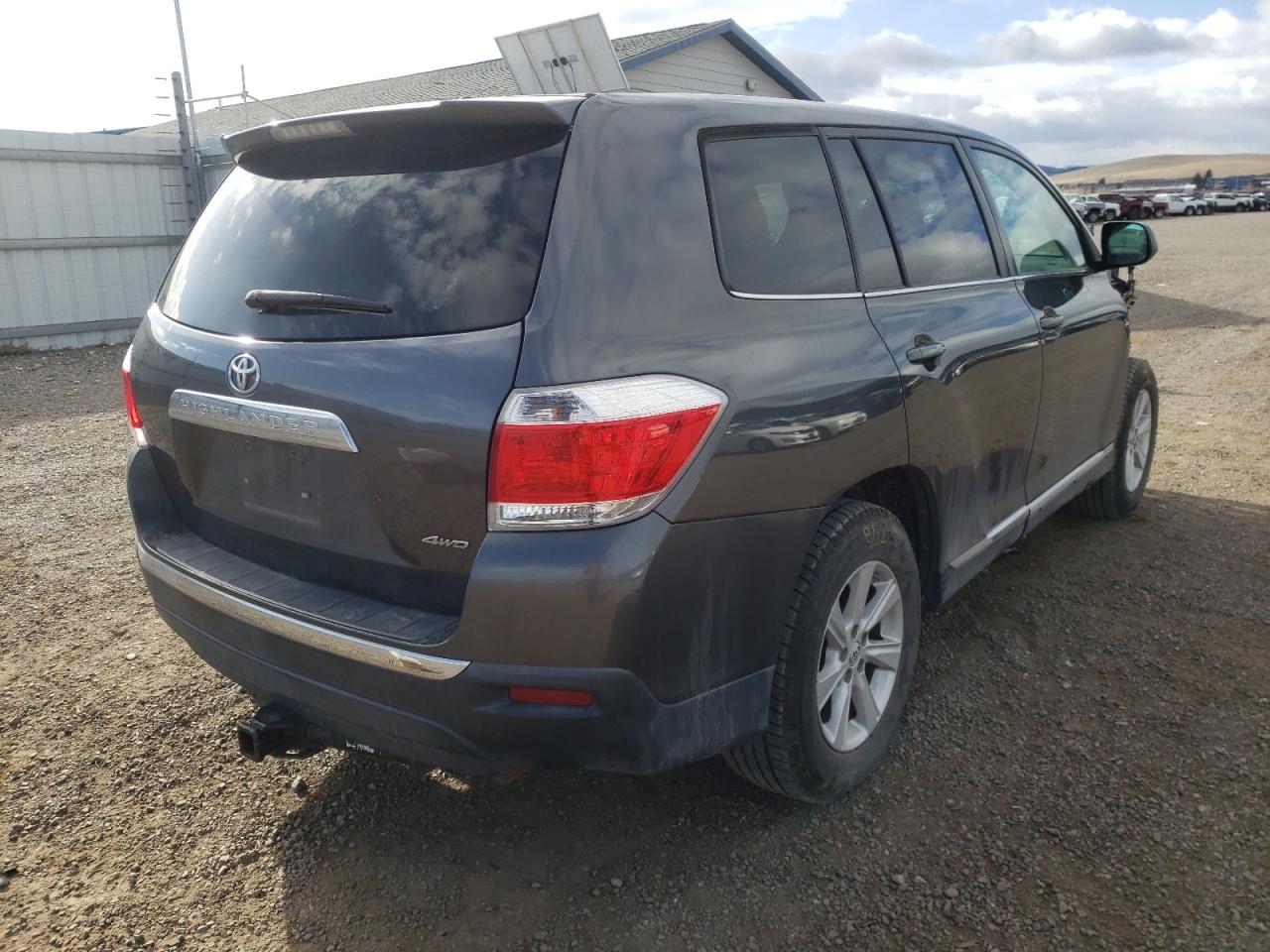 Photo 4 from auction – 2011 TOYOTA HIGHLANDER with VIN 5TDBK3EH3BS072474