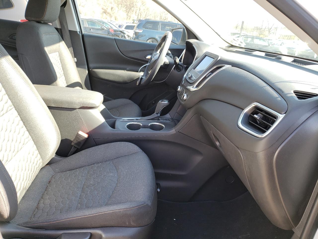 Photo 5 from auction – 2020 CHEVROLET EQUINOX LT with VIN 3GNAXUEV2LS609607