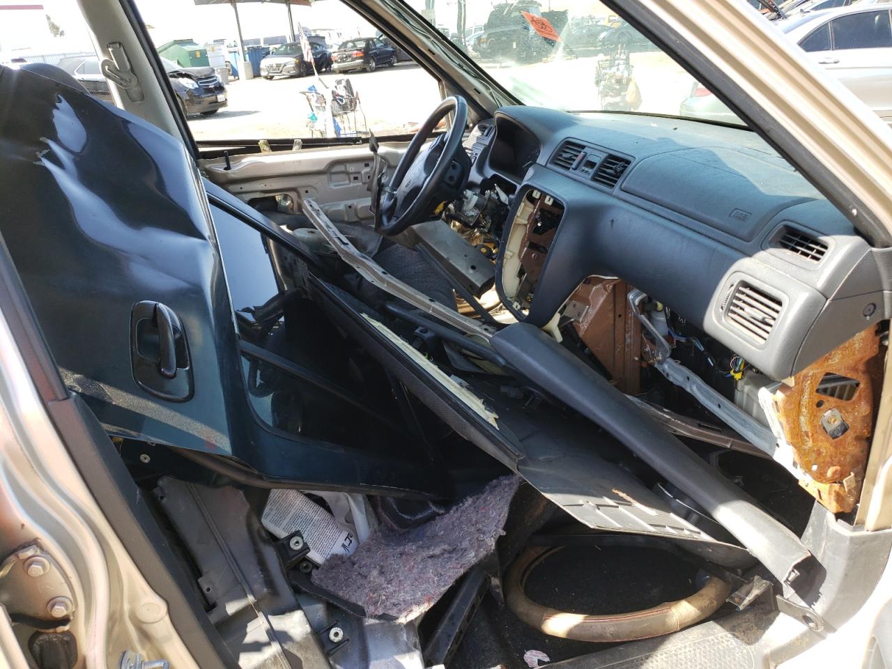 Photo 5 from auction – 2000 HONDA CR-V SE with VIN JHLRD1878YC036650
