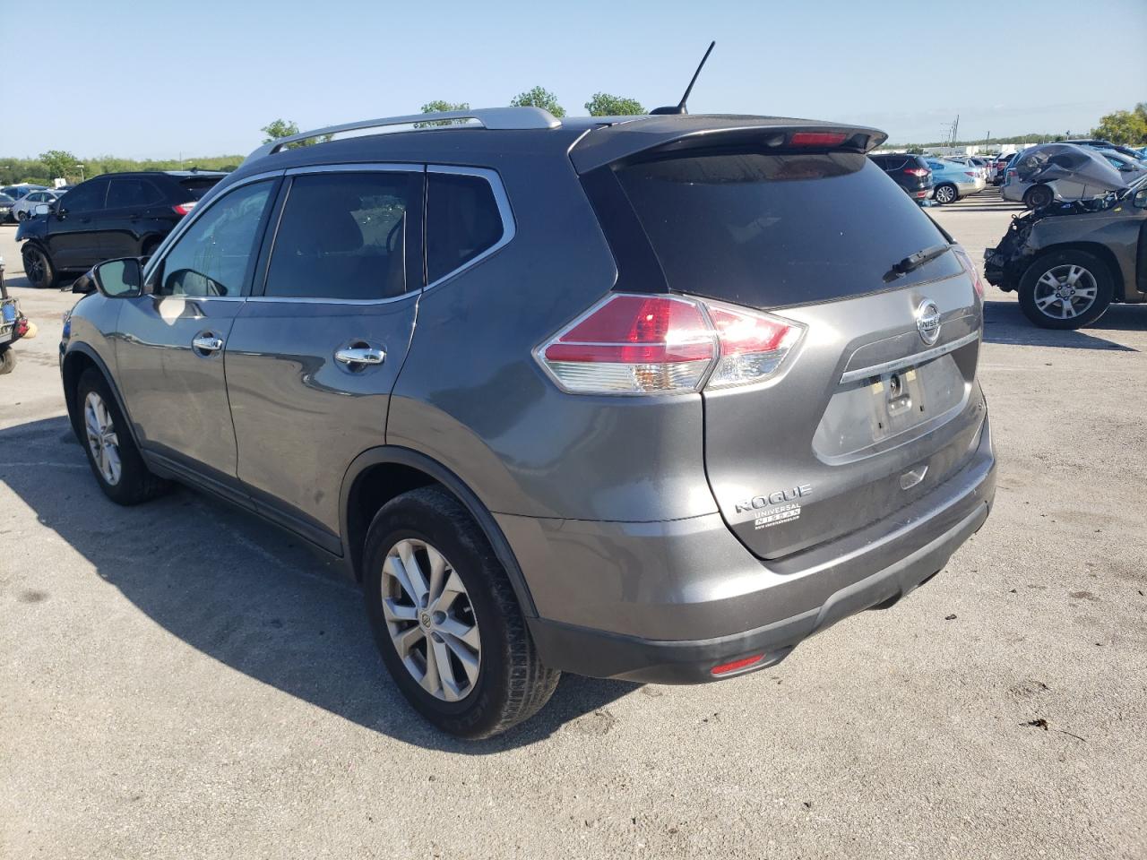 Photo 3 from auction – 2015 NISSAN ROGUE S with VIN KNMAT2MT3FP528627