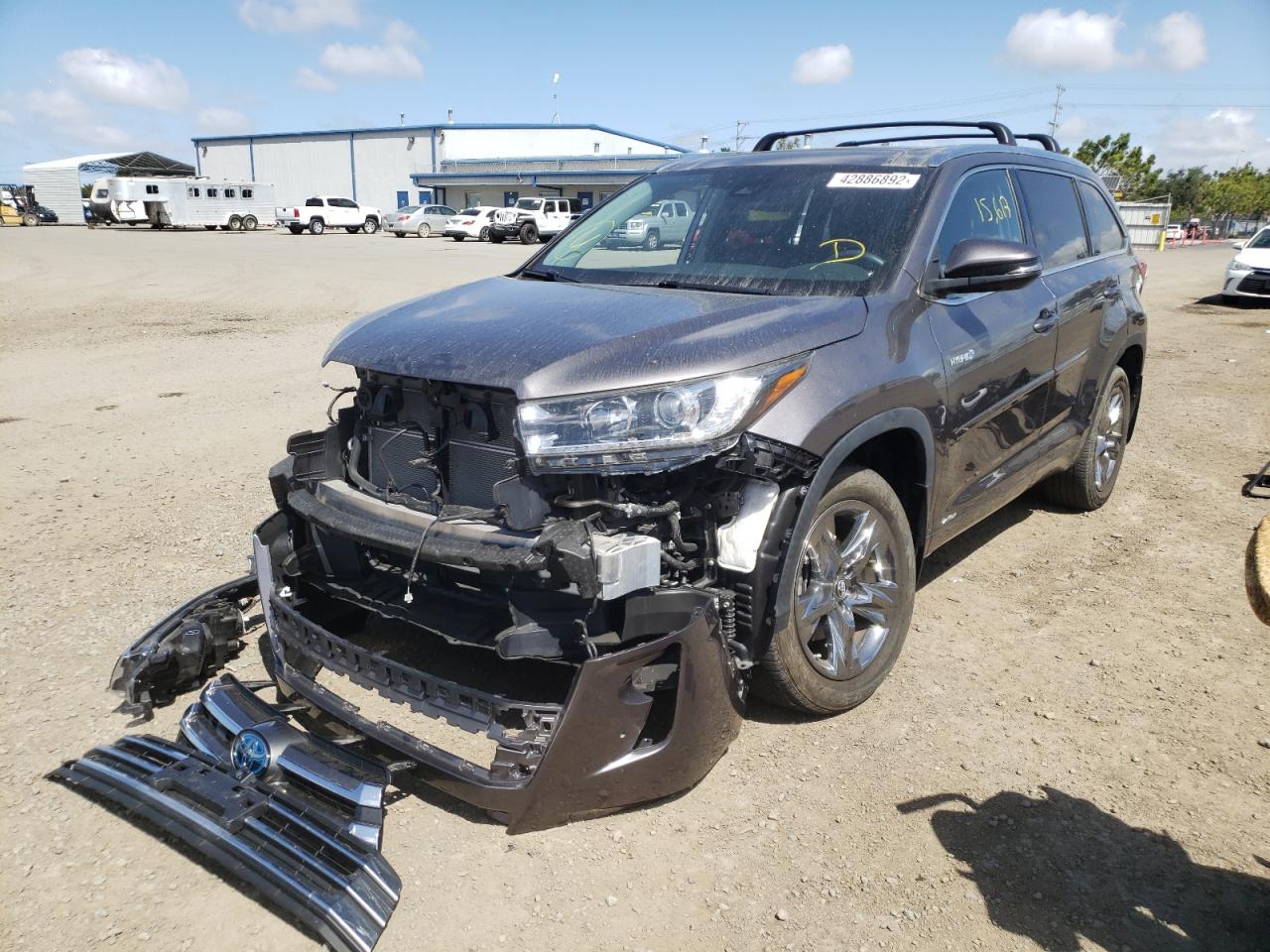 Photo 2 from auction – 2019 TOYOTA HIGHLANDER with VIN 5TDDGRFH3KS074205