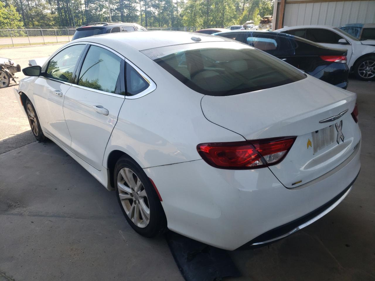 Photo 3 from auction – 2015 CHRYSLER 200 LIMITE with VIN 1C3CCCAB2FN761084