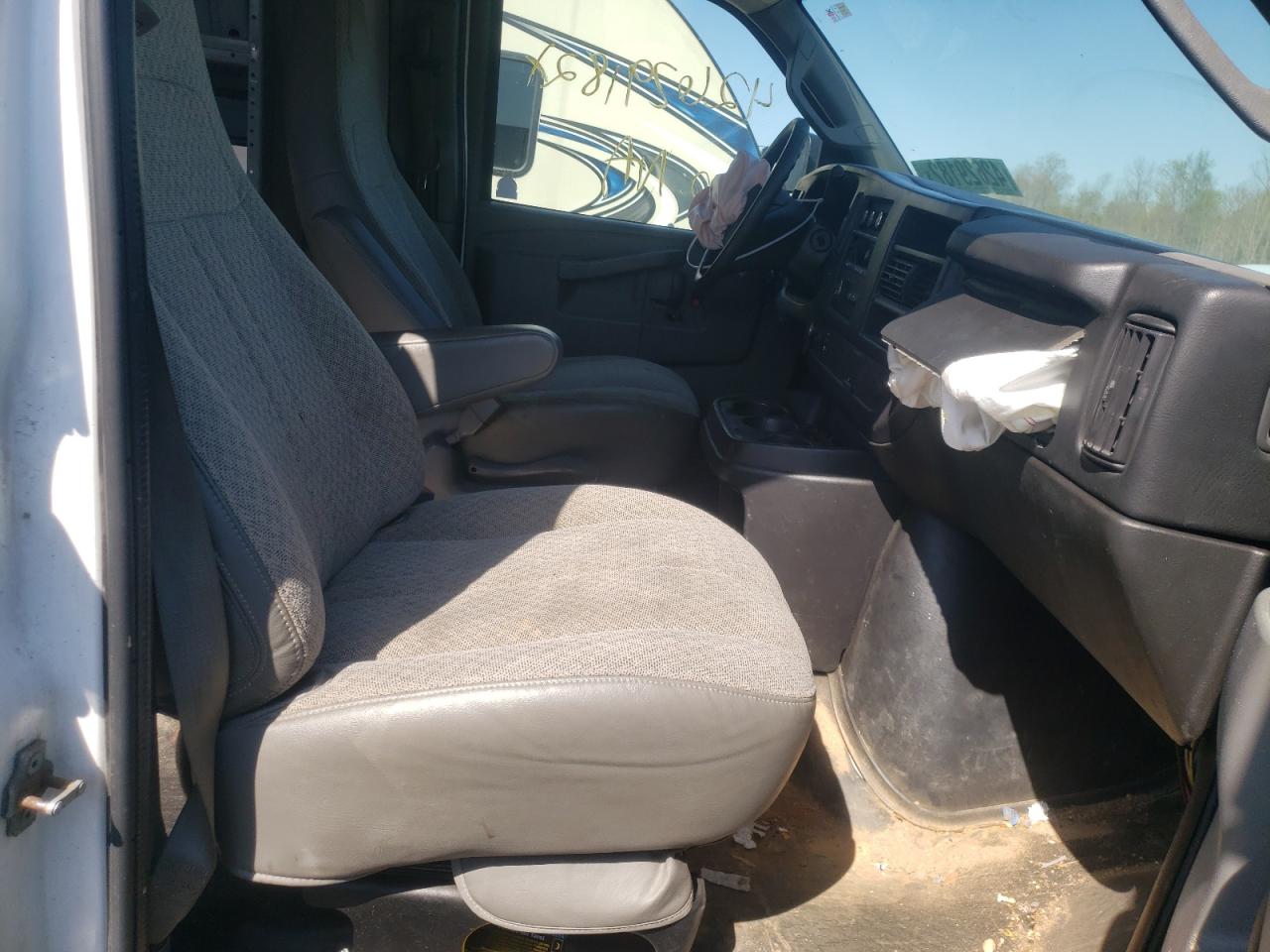 Photo 5 from auction – 2016 CHEVROLET EXPRESS G2 with VIN 1GCWGAFF2G1202902
