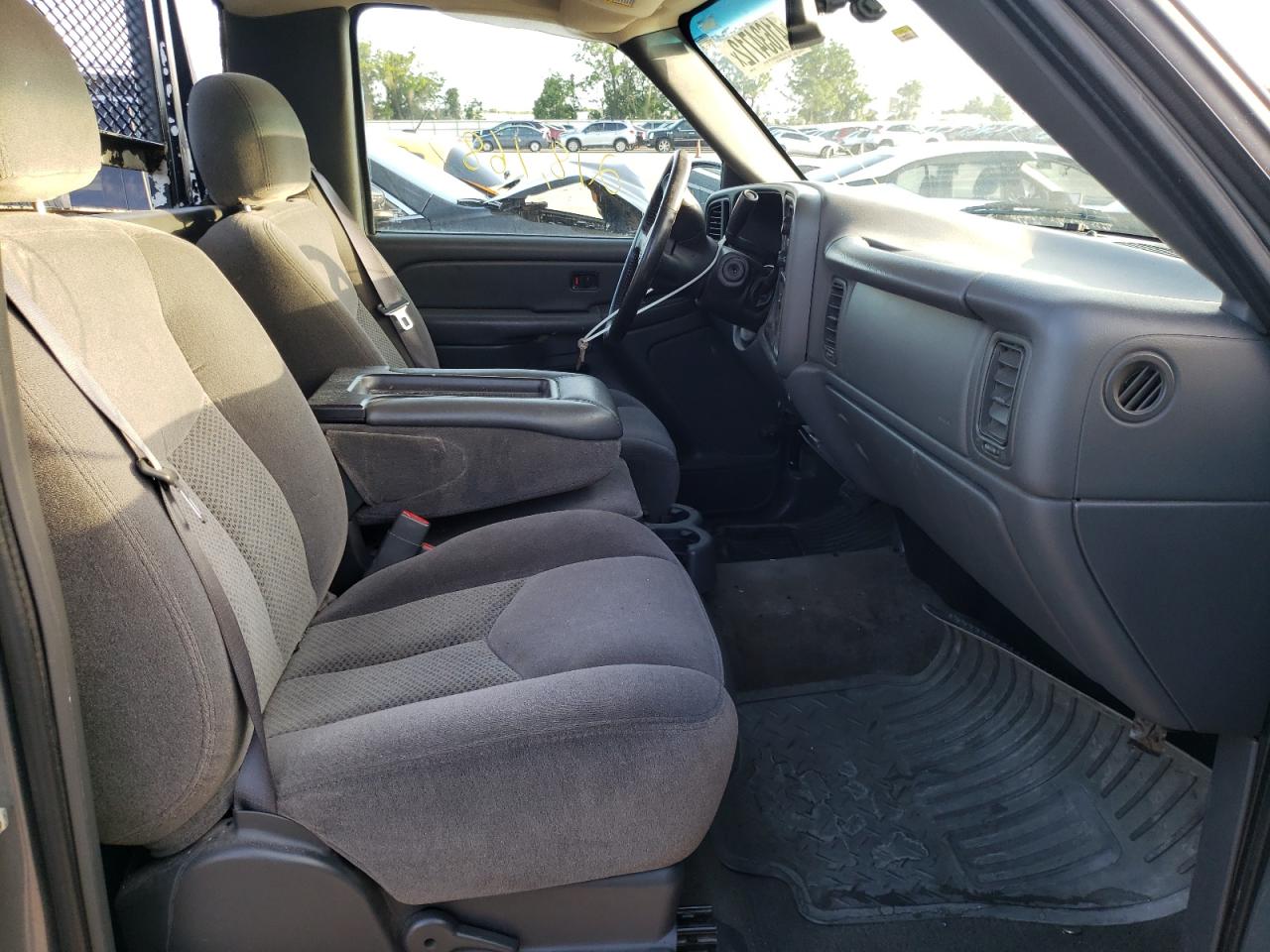 Photo 5 from auction – 2006 CHEVROLET SILVERADO with VIN 1GCEC14V46Z244649