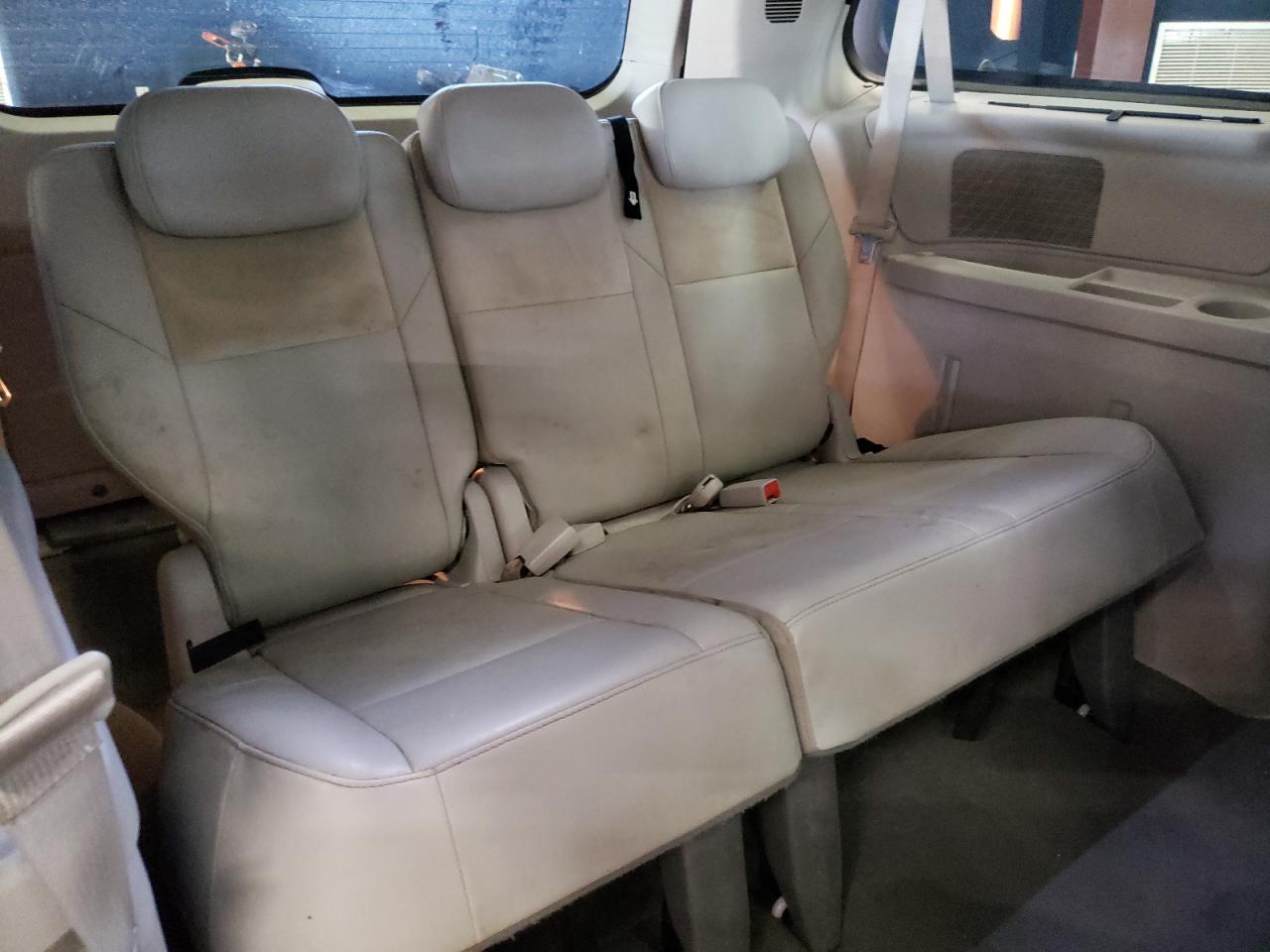 Photo 9 from auction – 2008 CHRYSLER TOWN & COU with VIN 2A8HR64X08R782927